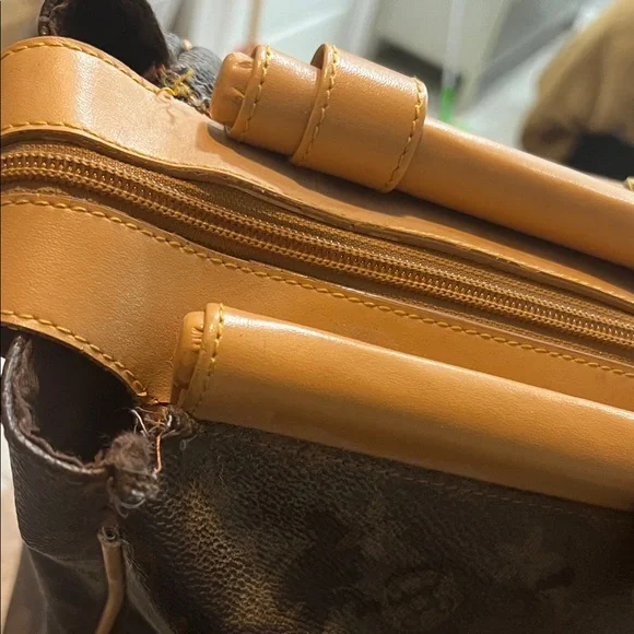 Elegant Brown Designer Tote Bag - Picture 7 of 9